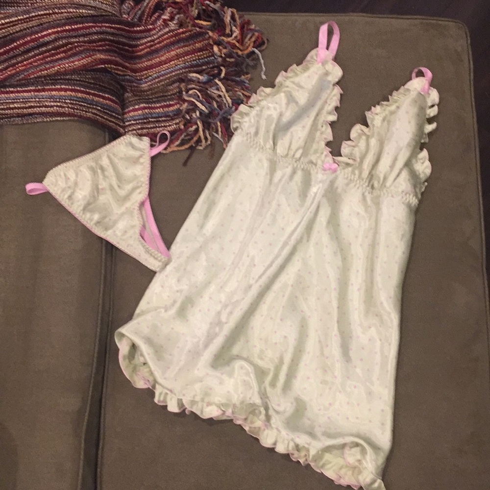 Lingerie Set - Picture 2 of 3